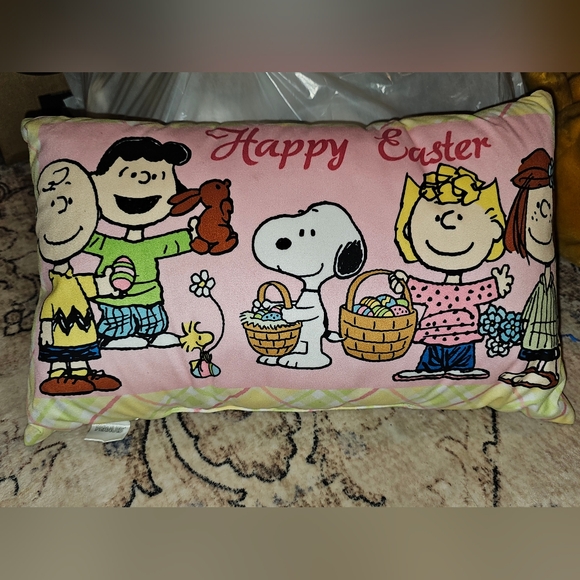 Snoopy and the Gang 18 inch Easter throw pillow.Peanuts